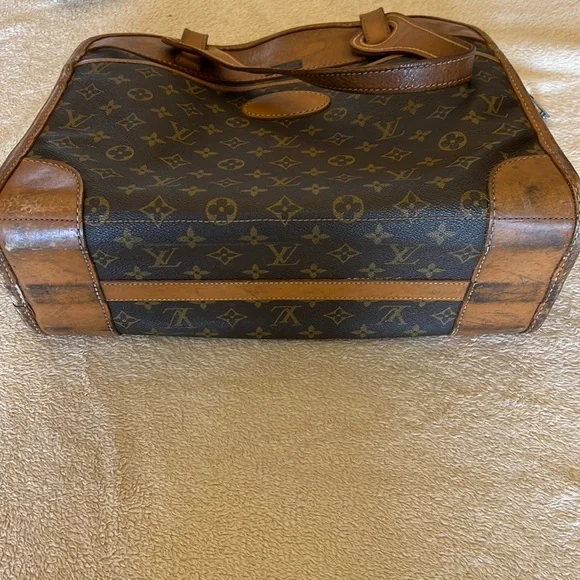 Louis Vuitton Travel Bag. - Picture 7 of 12